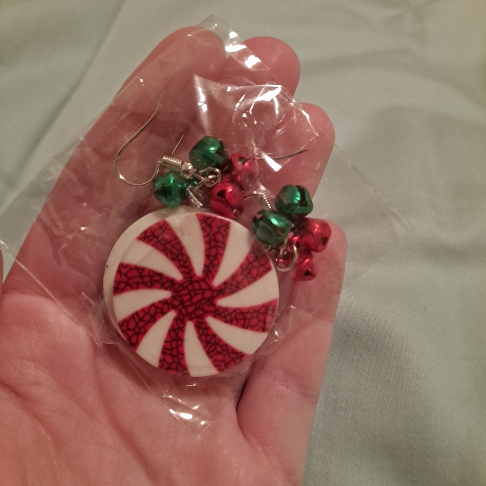 NWOT Christmas Earrings